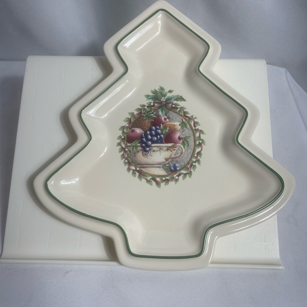 Pfaltzgraff “Holly Jolly” Christmas Tree Shaped Fruit Design 10.5”X 9 1/4” USA